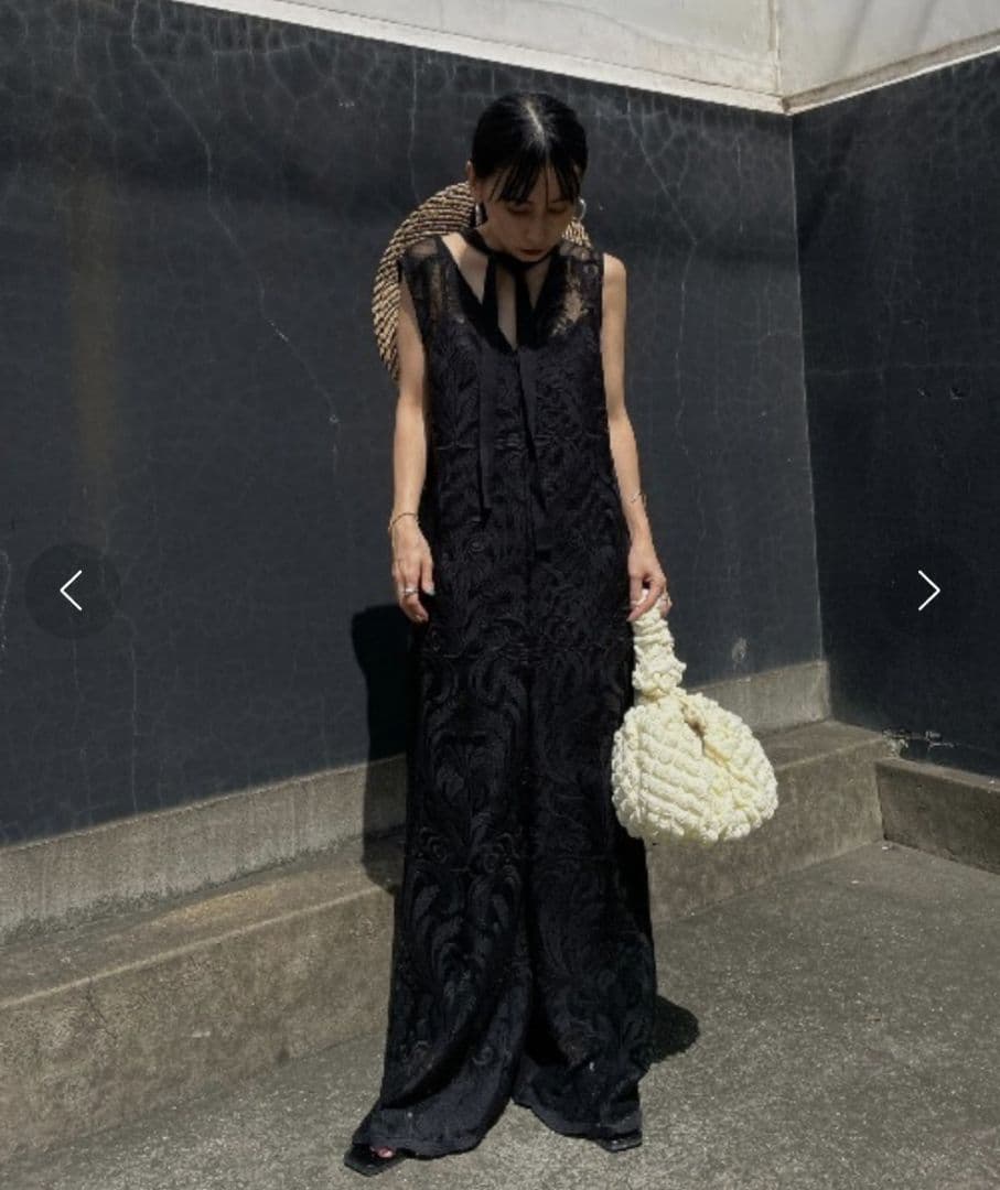 Ameri　CHLOE V NECK ROMPERS