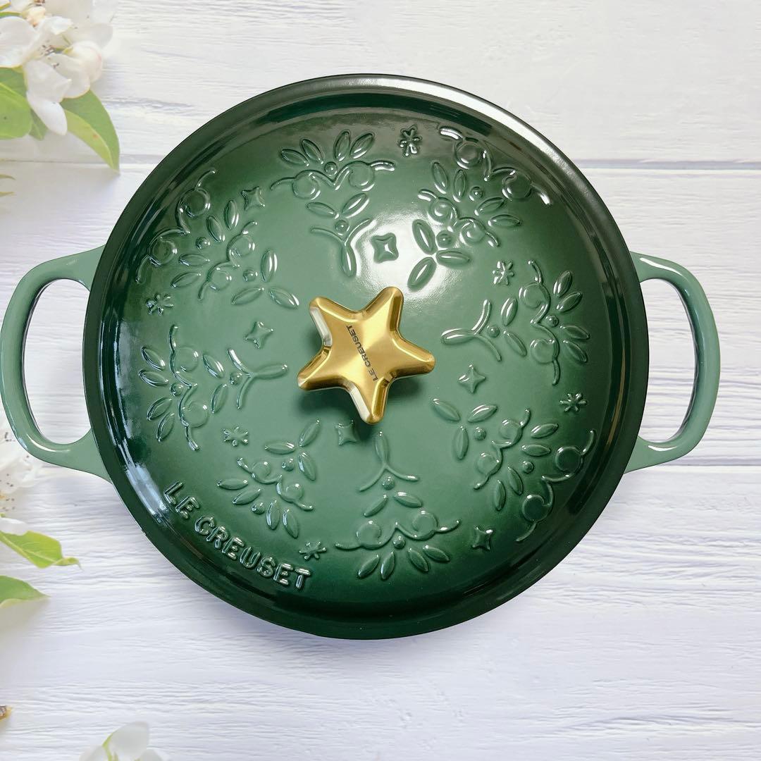 ♡ルクルーゼ　ノエルレリーフ　ココットロンド ゴールドつまみ　アーティチョーク