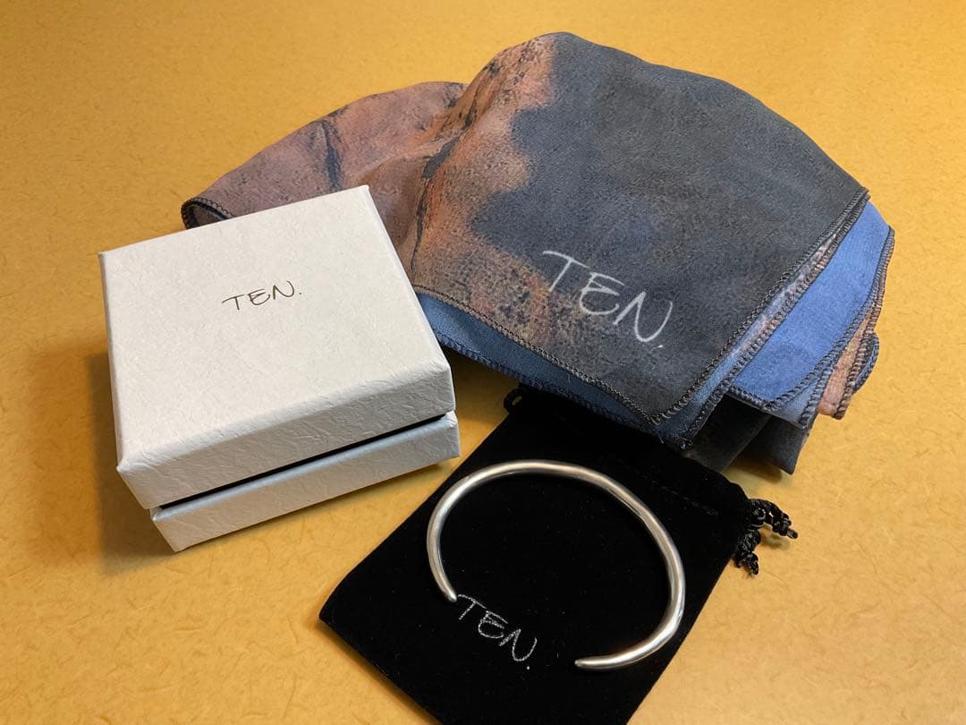 TEN ホルンバングル　ノベルティのスカーフ付き　ブレスレット