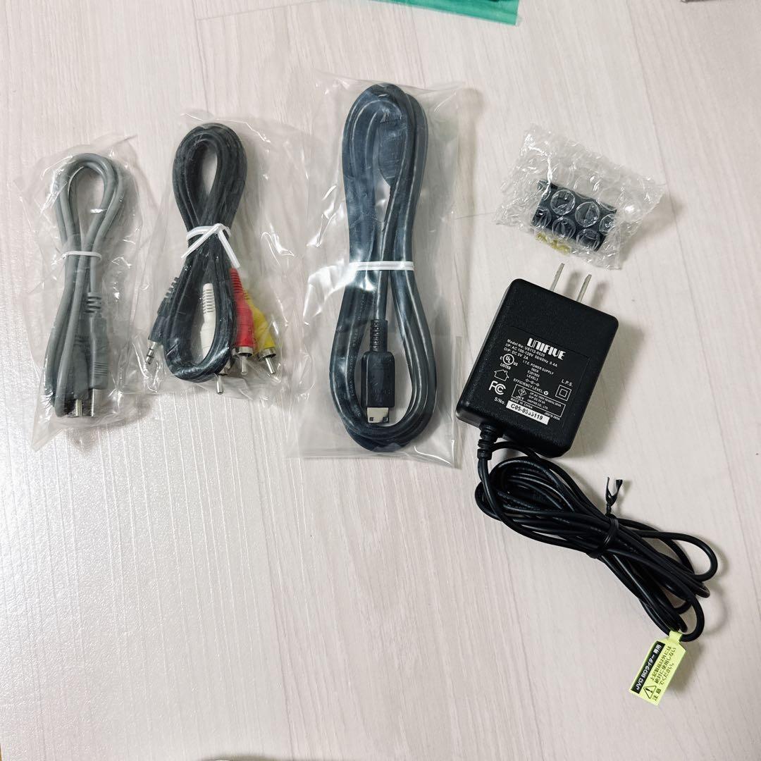 2222【極美品】JVC Everio フルHDビデオカメラGZ-E117