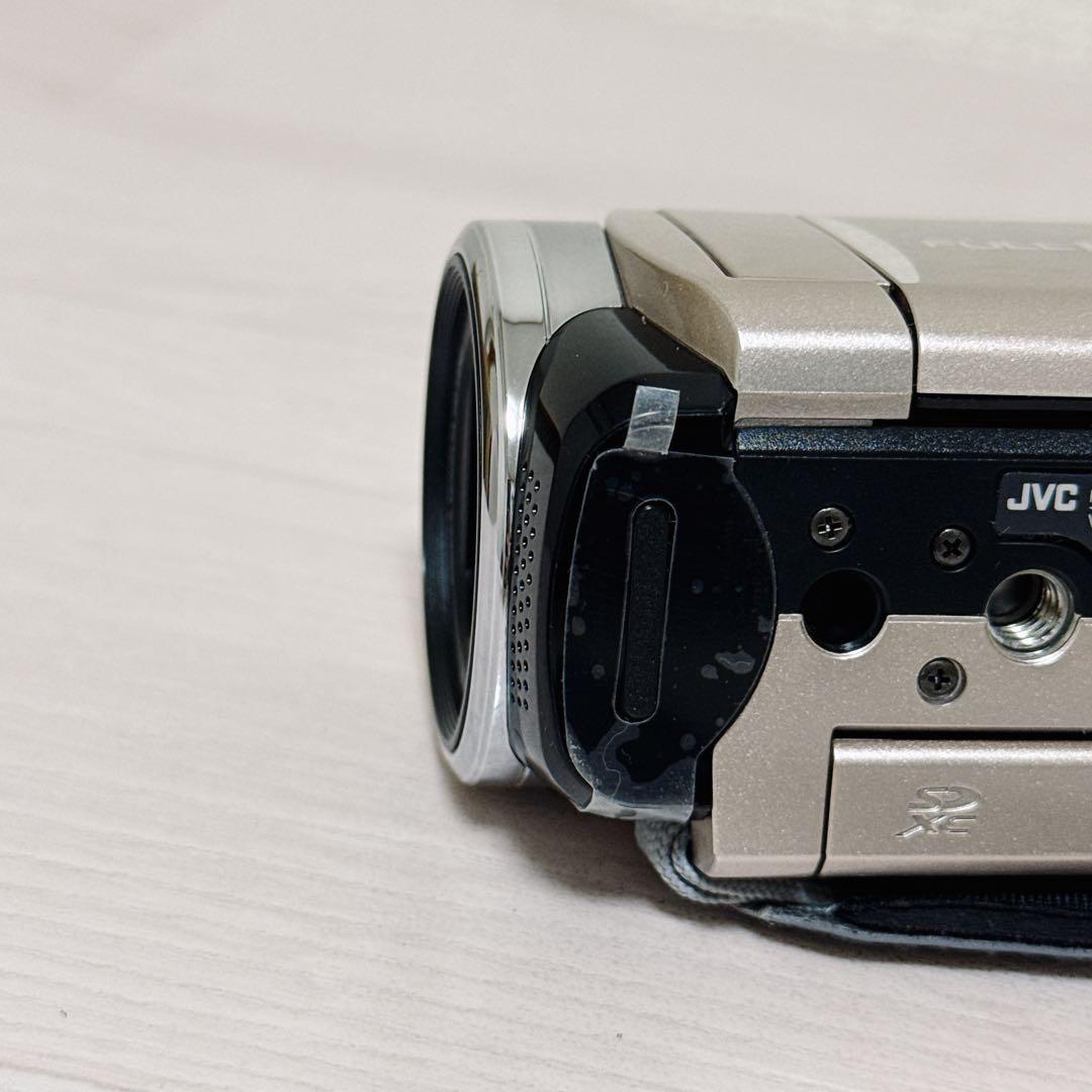 2222【極美品】JVC Everio フルHDビデオカメラGZ-E117