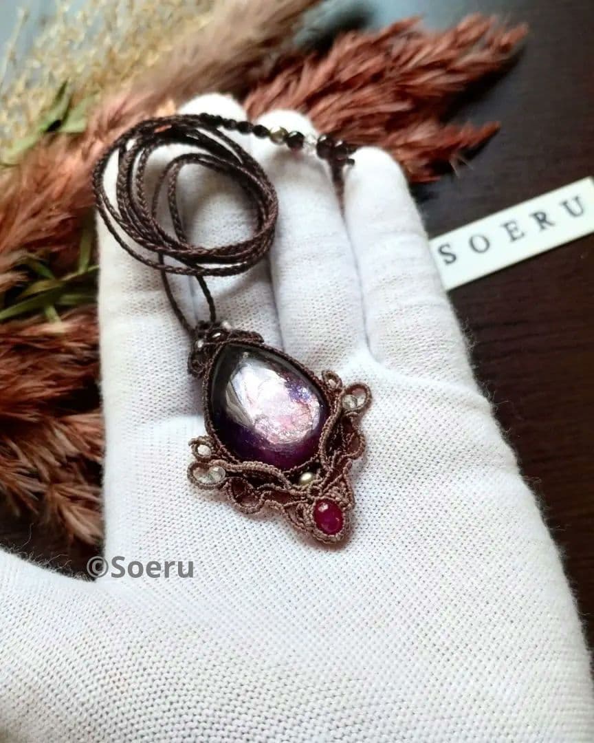 レピドライト＆ルビーのマクラメ編みネックレス　ペンダント　天然生