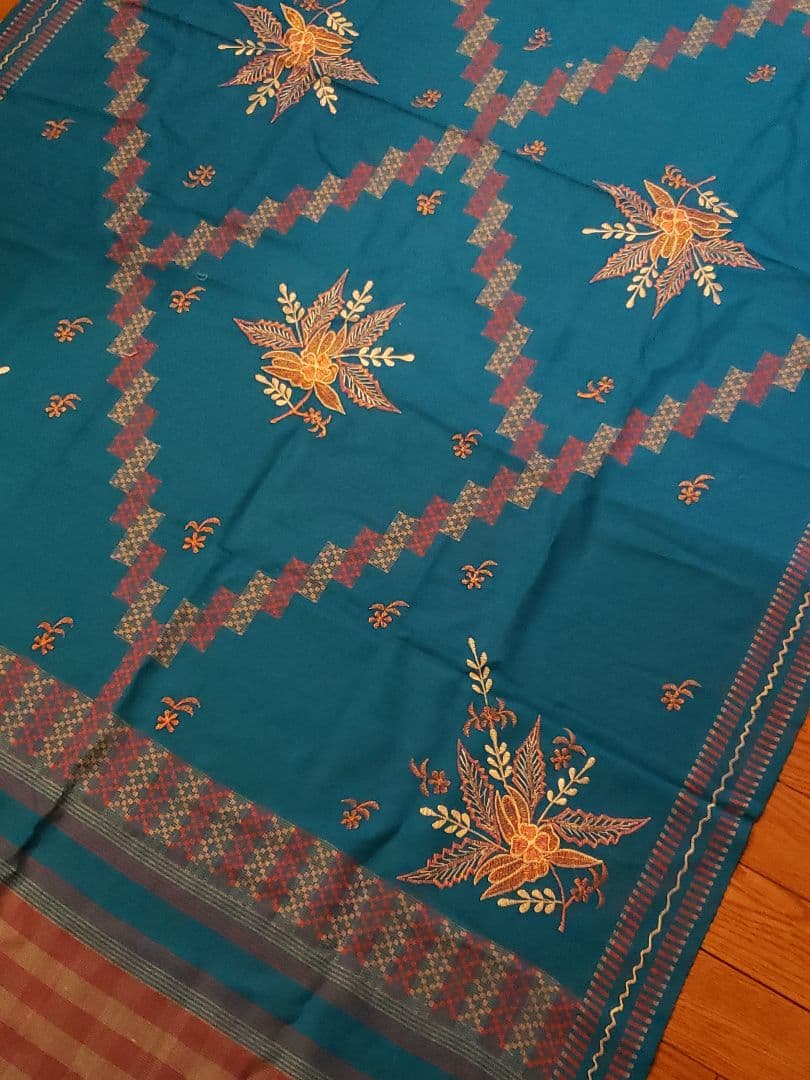 ウール100% 刺繍 テーブルクロス