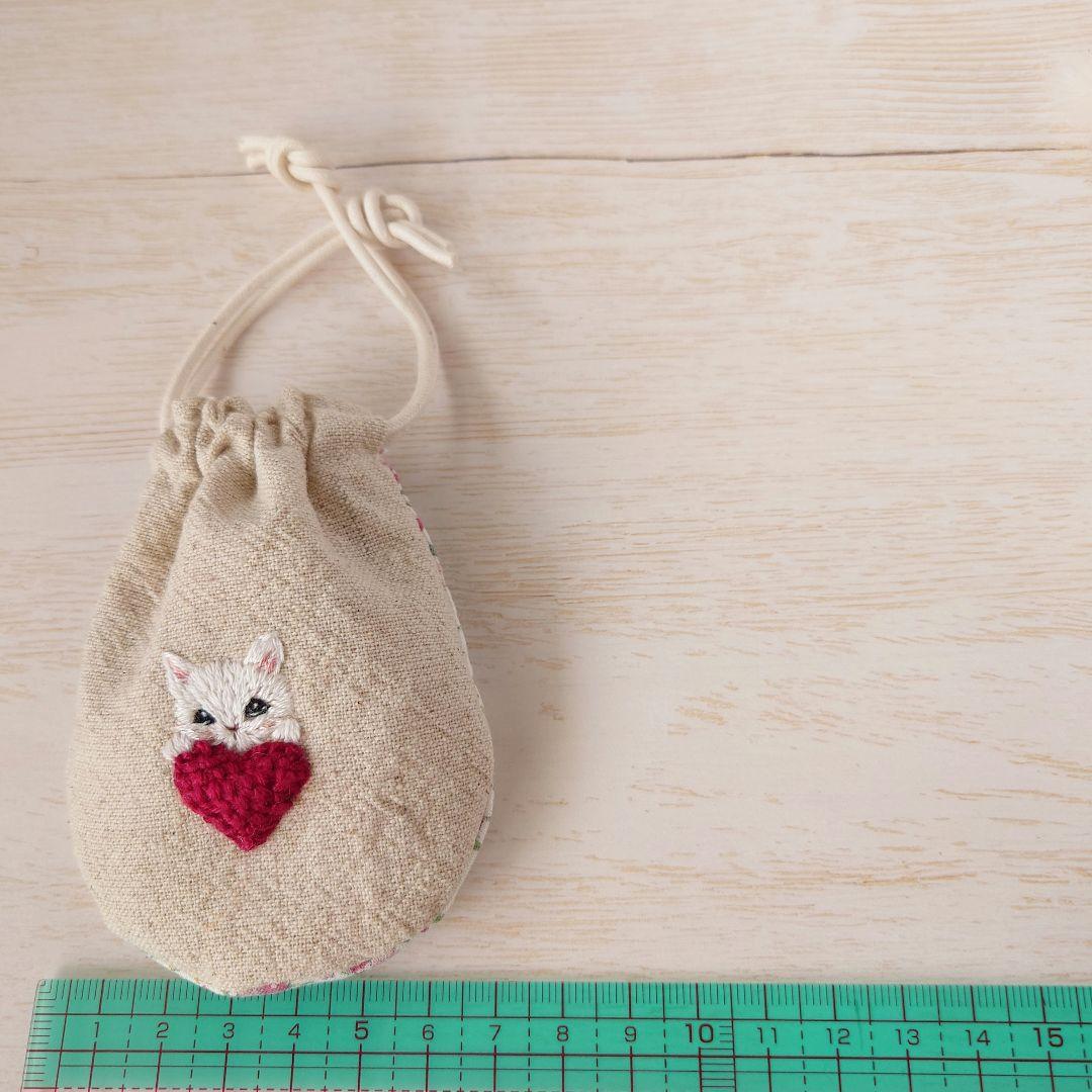 ちっちゃな巾着サシェ/詰替タイプ【白猫とハート】