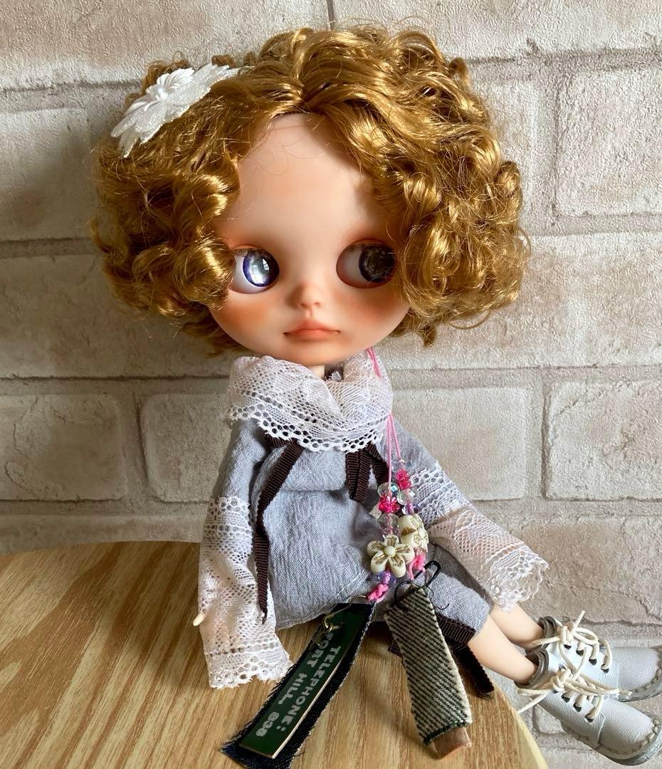 カスタムアイシードール　　137 首傾げ　　ウェービーヘアー