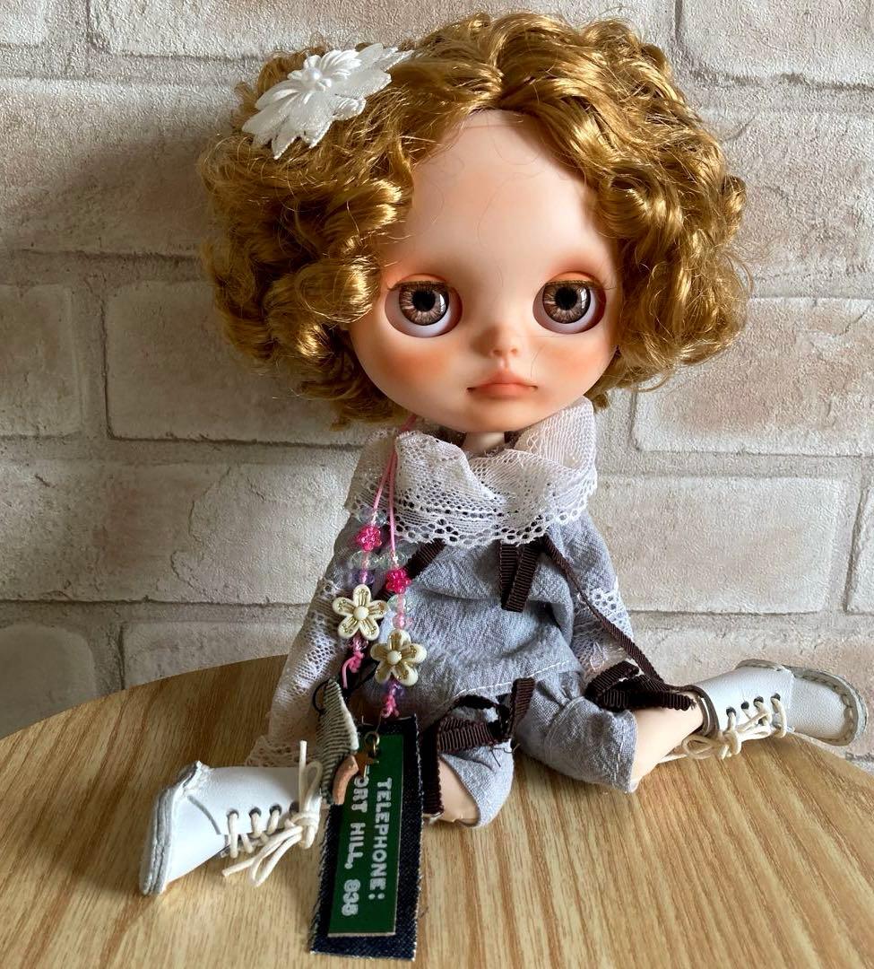 カスタムアイシードール　　137 首傾げ　　ウェービーヘアー