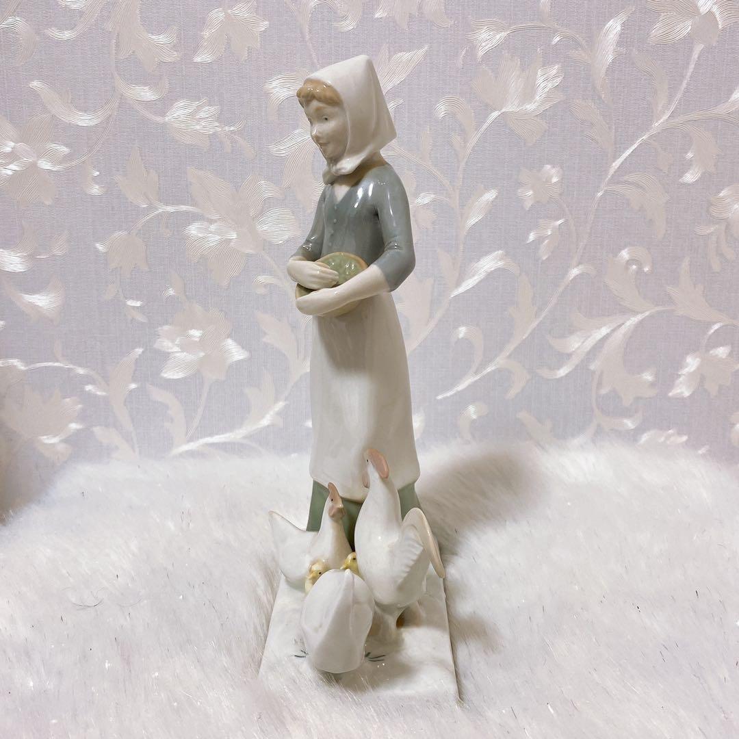 GDR 王冠マーク グレフェンタール 少女の鶏餌蒔きのフィギュリン