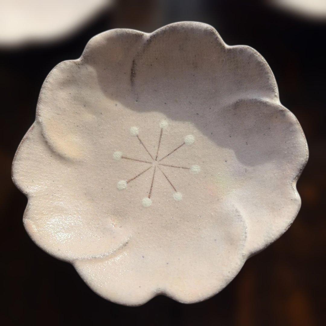 美濃焼　桜形小皿　三つ足付き捻り皿
