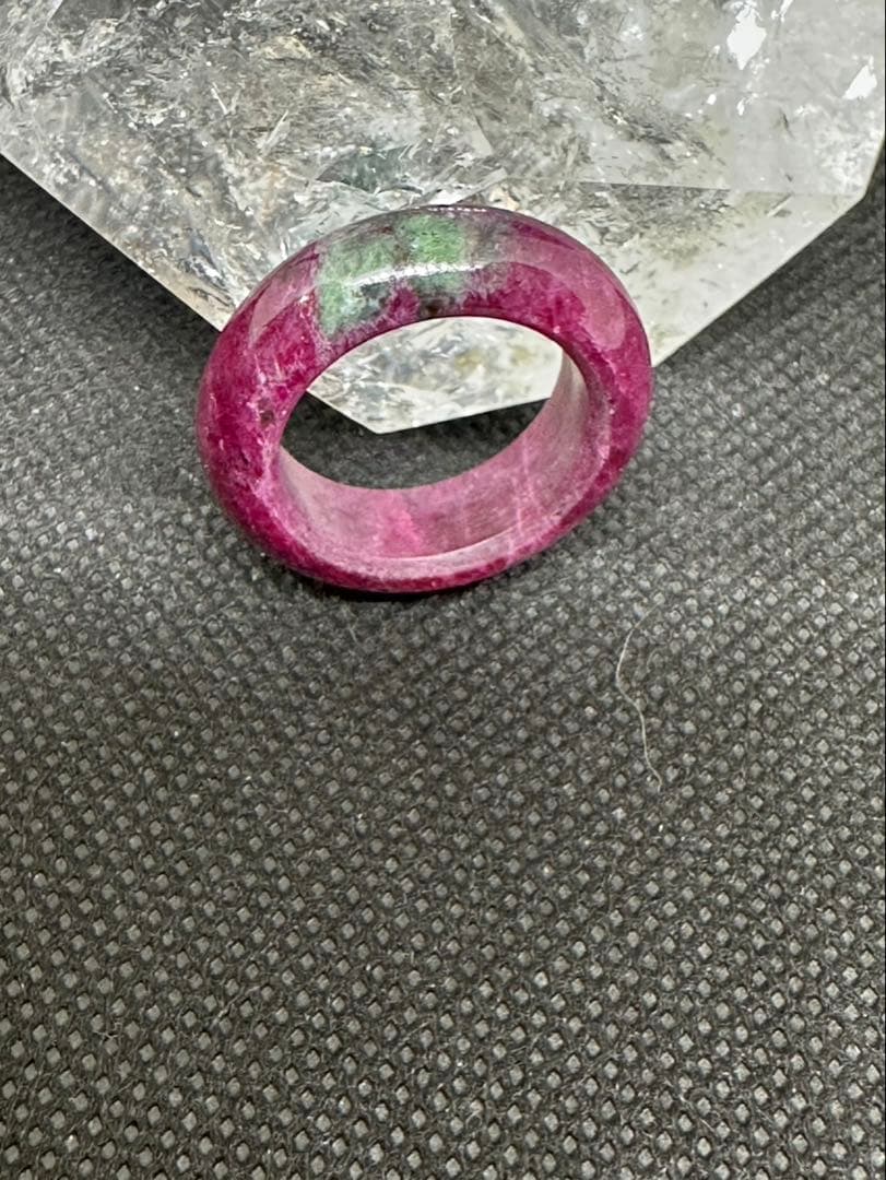 ルビー　くり抜きリング