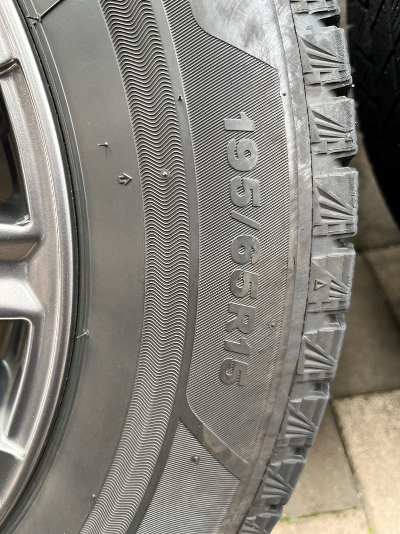 195/65R15スタッドレスVRX3タイヤ&ホイール4本セット プリウス30系