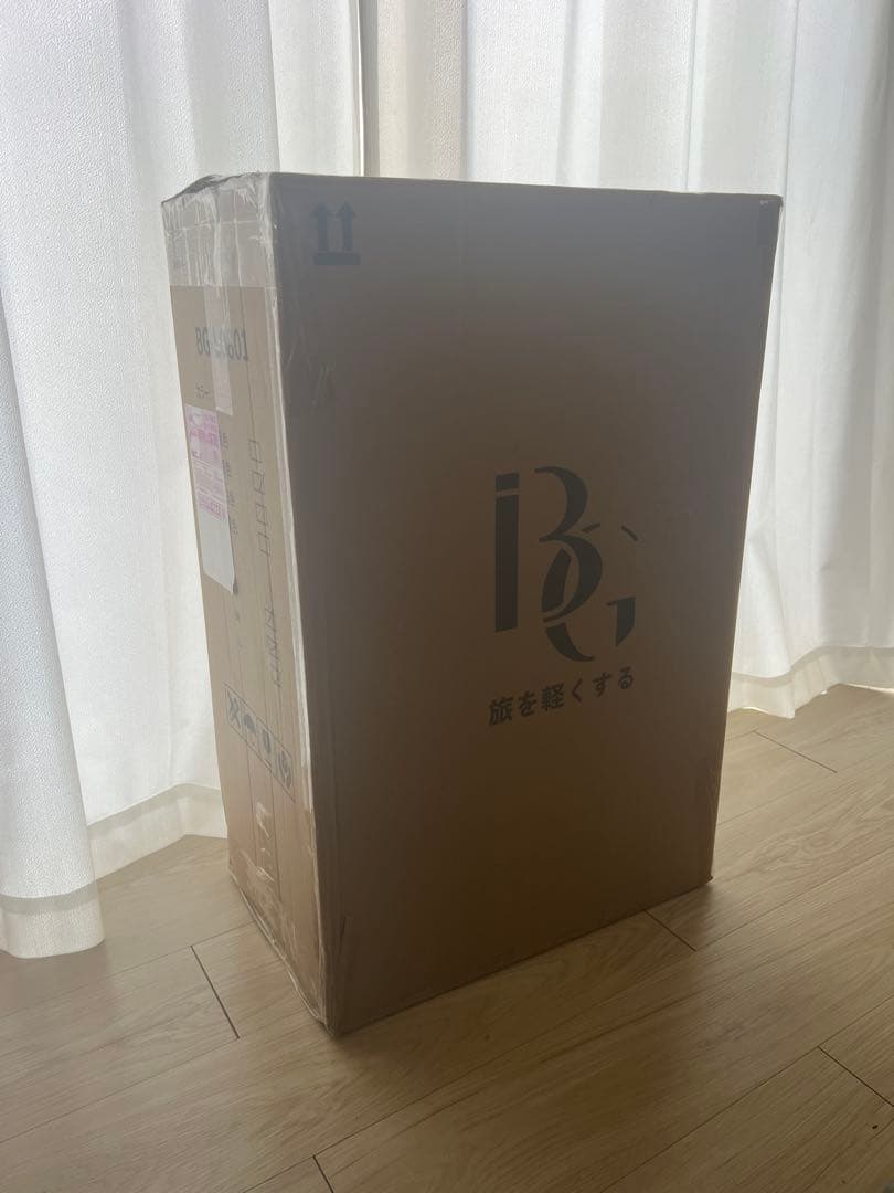 【新品】USBポート　キャリーケース　スーツケース　カップホルダー付き