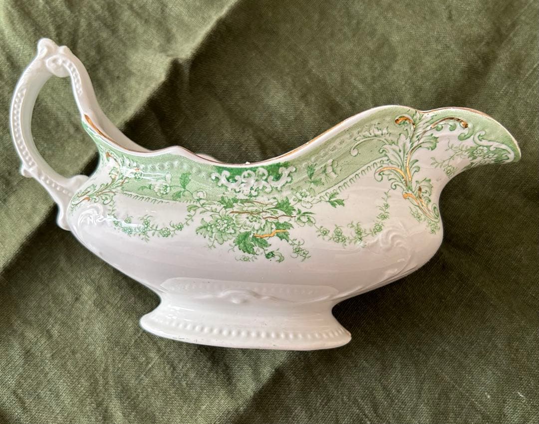 アンティークのグレイビーボート