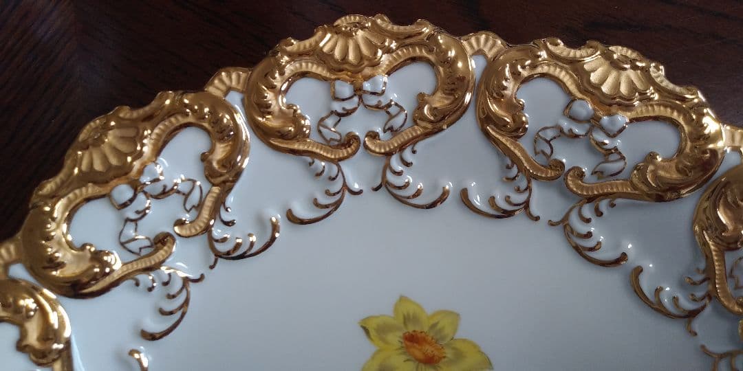 MEISSENマイセン (ドイツ)飾り皿 花のブーケ ロカイユ・リボンレリーフ