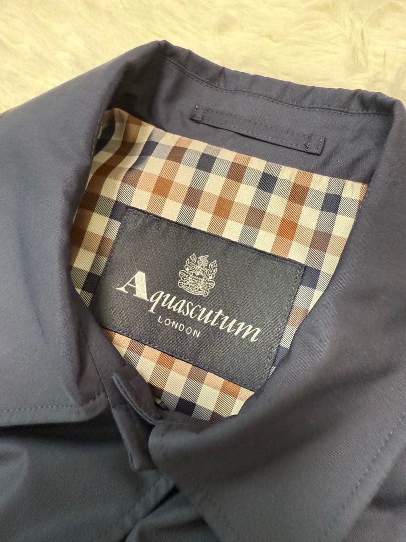 美品　アクアスキュータム　ステンカラーコート　ネイビー　チェック