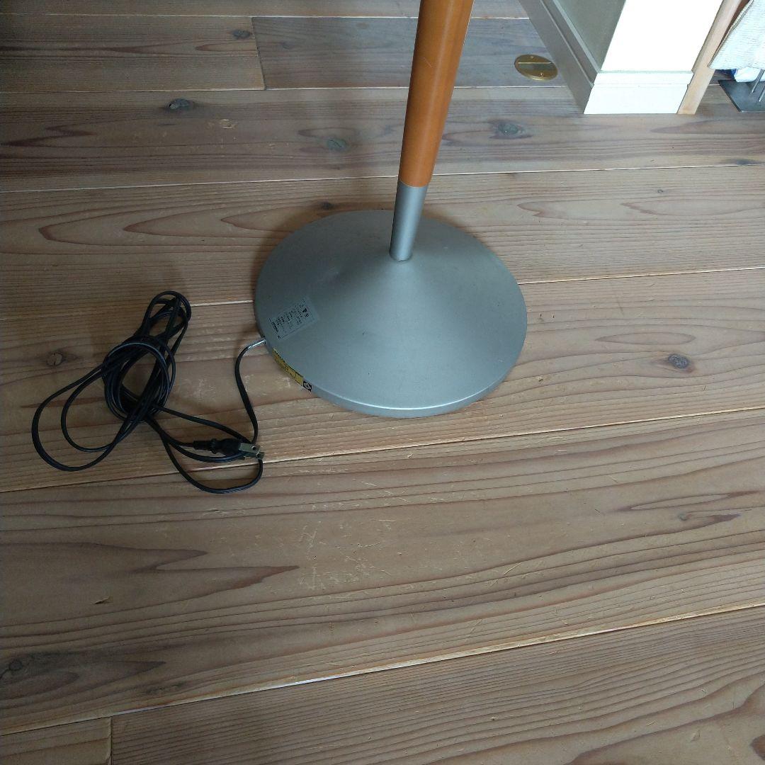 ヤマギワ フロアスタンド 木製（オーク？）と金属