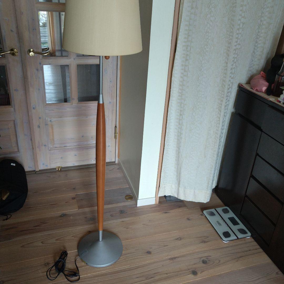 ヤマギワ フロアスタンド 木製（オーク？）と金属