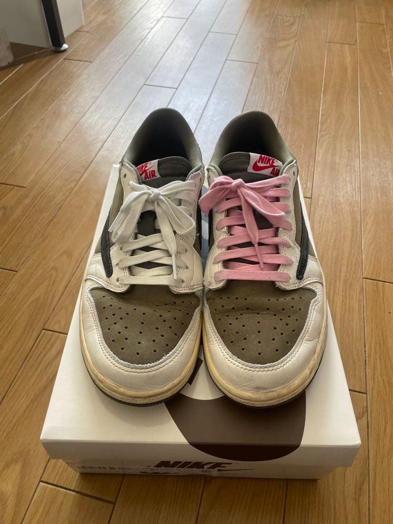 Travis scott × Nike エアジョーダン1 リバースオリーブ