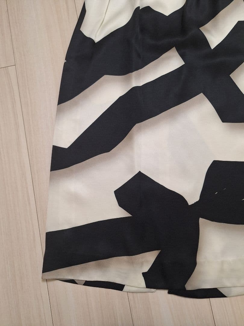 【DRIES VAN NOTEN 】ドリスヴァンノッテン白✕黒タイトスカート