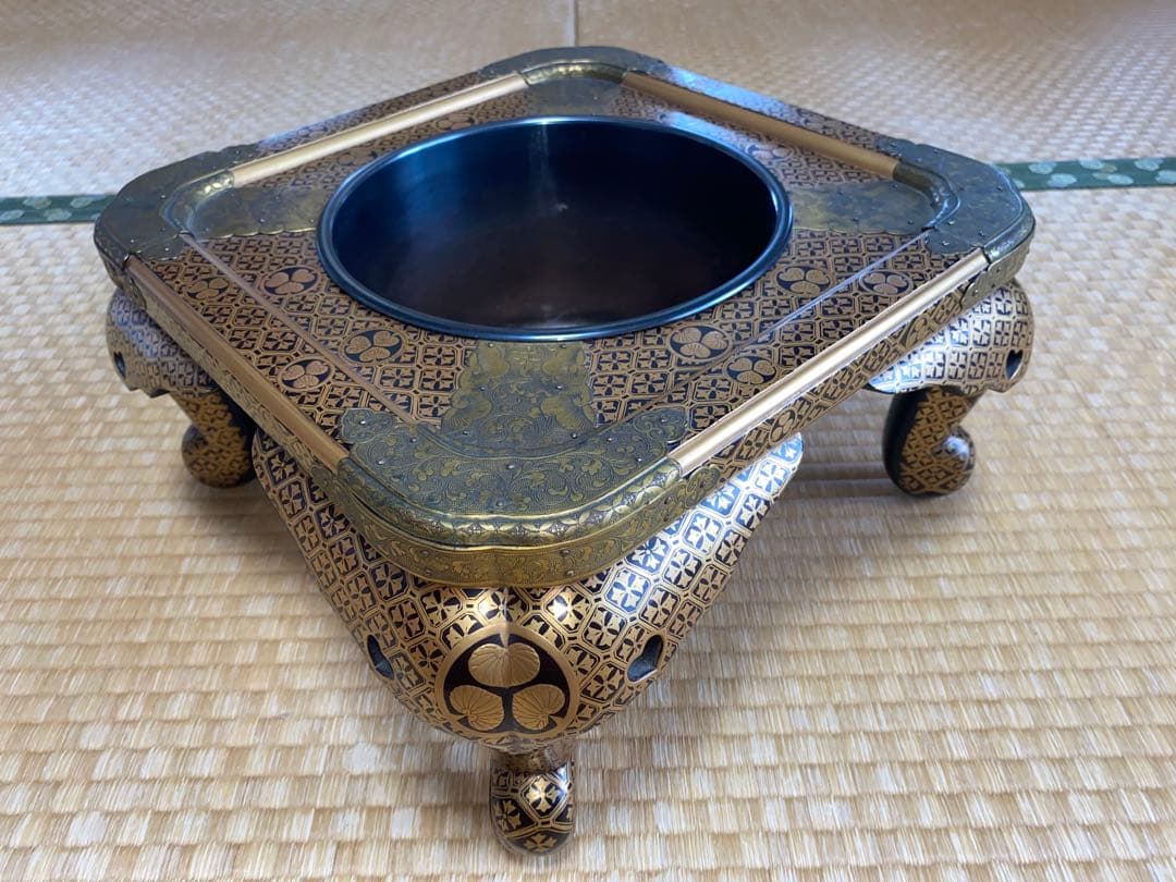 Qqqqw 大名家伝来品梨地高蒔絵徳川家葵紋入火鉢！