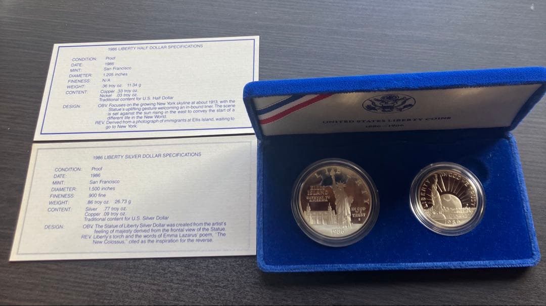 アメリカ　リバティ2枚セット　 1ドル銀貨（銀90%）とハーフダラー