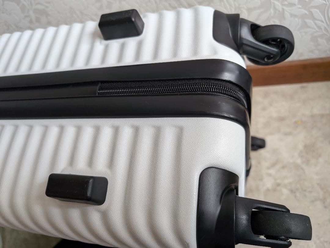 ブレーキキャスター付き　HaNT スーツケース