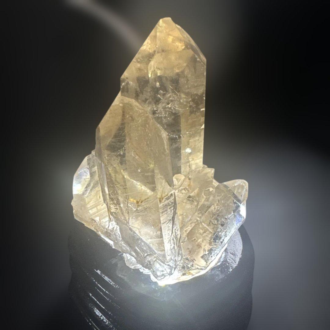 【極上品】希少　ゴールドルチルクォーツ クラスター 光台座付