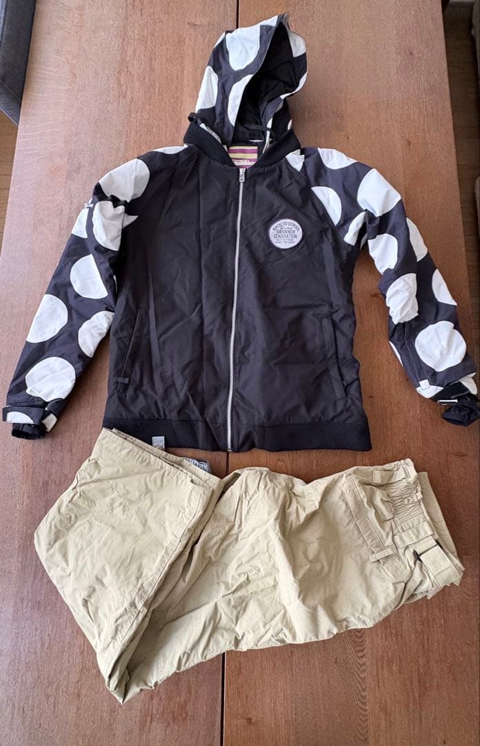 レディーススノボウェアセット　Mサイズ