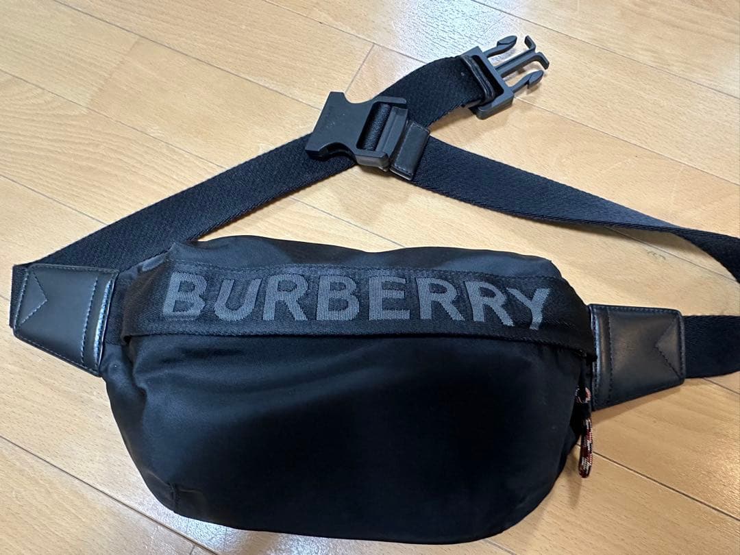 BURBERRY ボディバッグ ブラック ポケット有