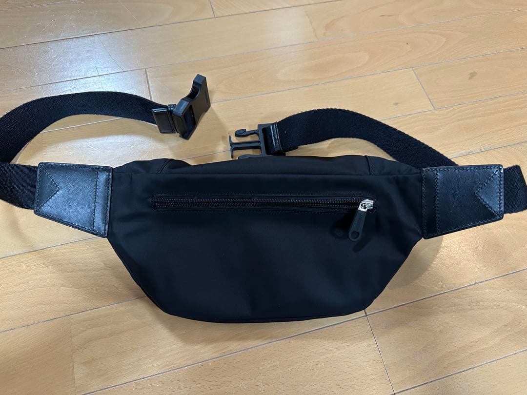 BURBERRY ボディバッグ ブラック ポケット有
