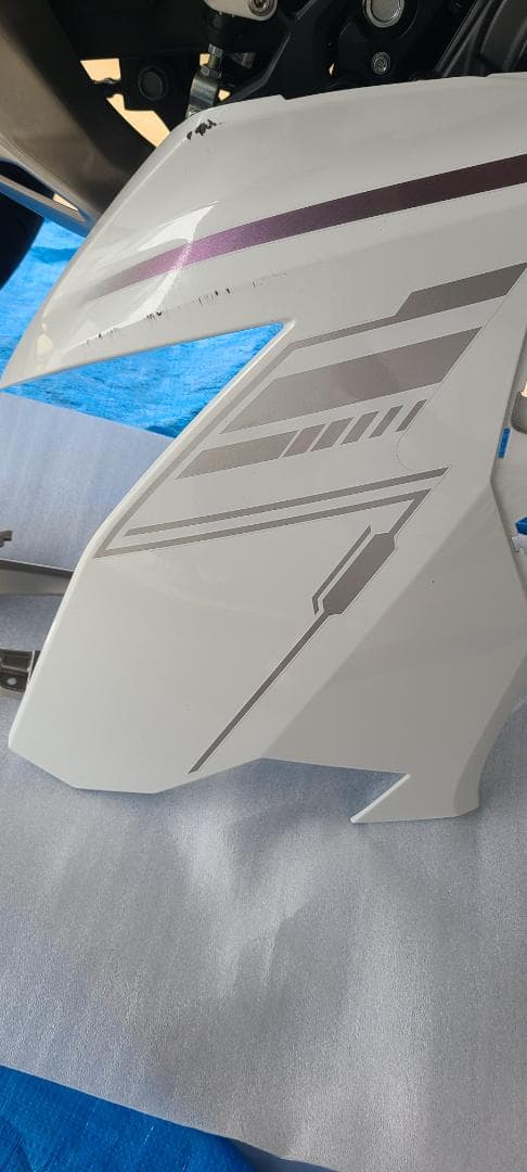 ニンジャ400　パールブリザード23年　右カウルフィン付き