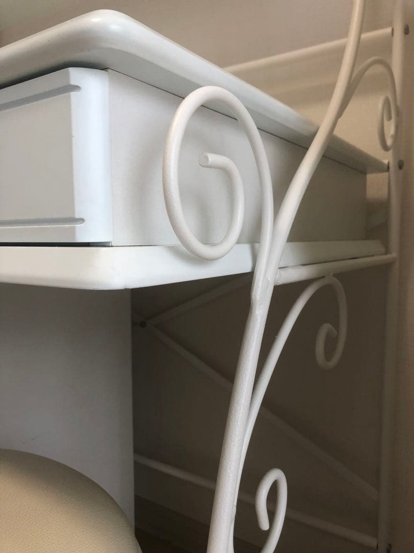 ニトリ　学習机　ワゴン、いす付き　猫脚風　ドレッサー　白