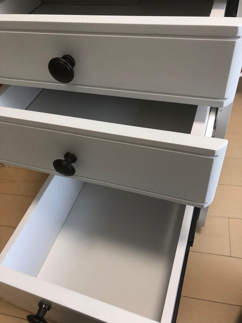 ニトリ　学習机　ワゴン、いす付き　猫脚風　ドレッサー　白