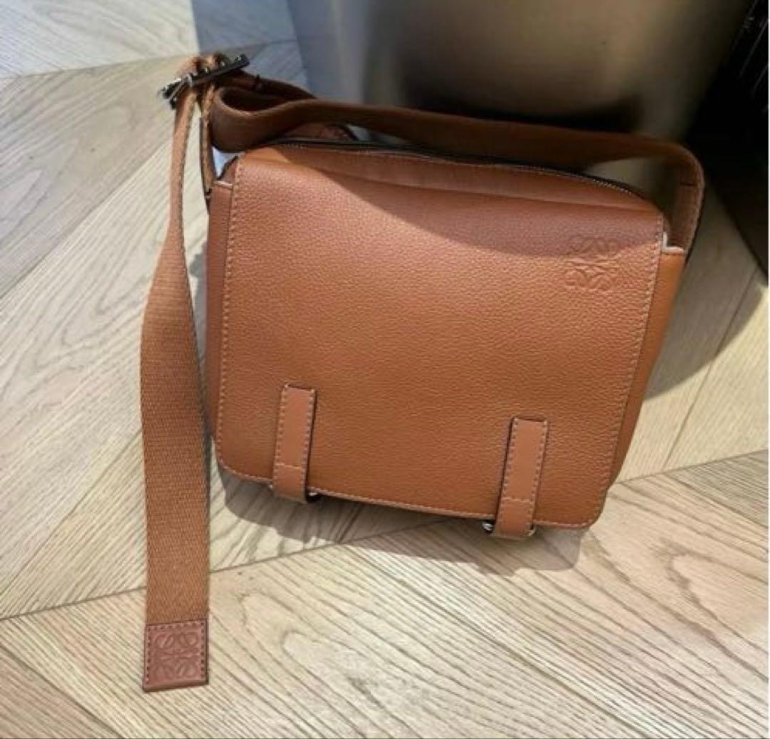 【美品】ロエベ ミリタリーメッセンジャーバッグ XS ソフトグレインカーフ タン