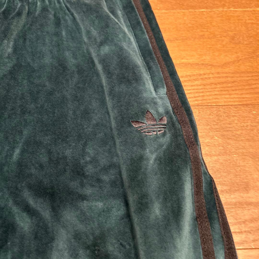 新品 アディダス adidas メンズ・ベロアトラックパンツ M グリーン