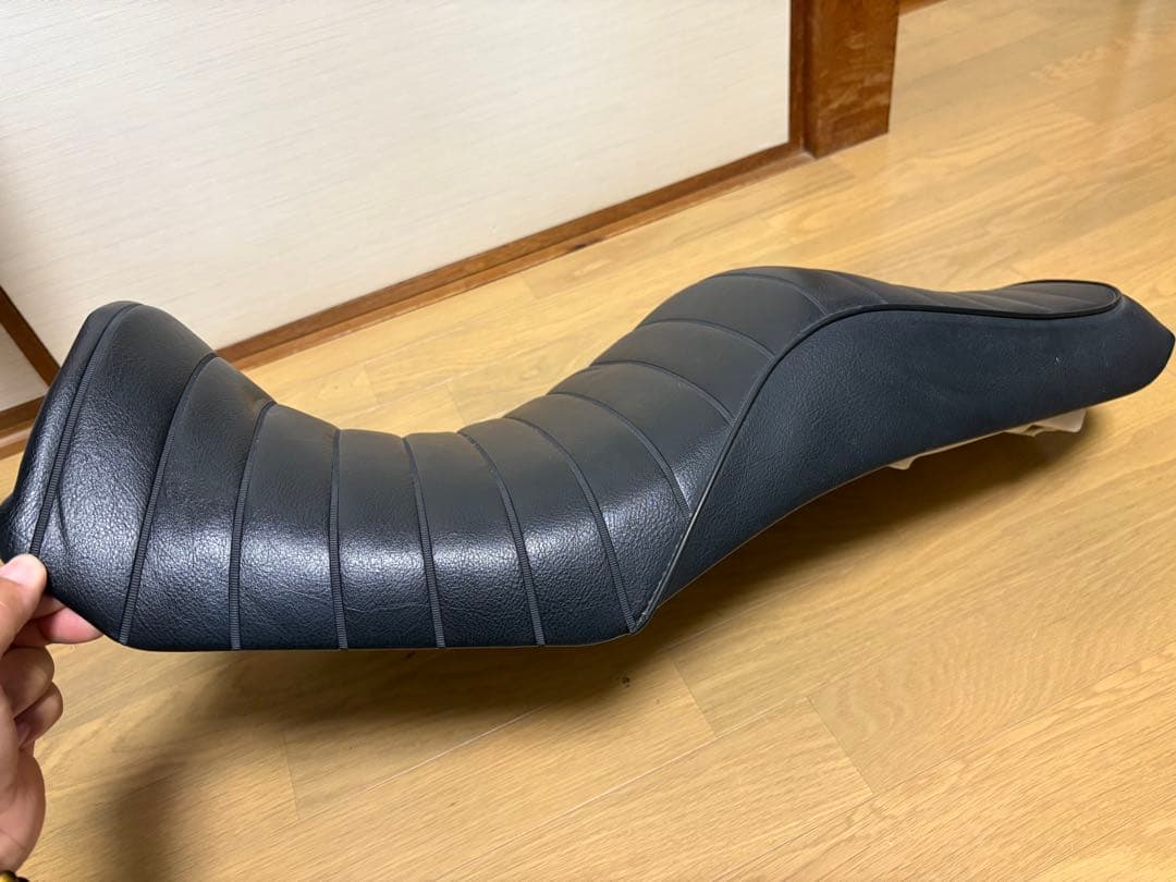 FZS1000フェザーシート 5LV あんこ抜きタックロール張り替え