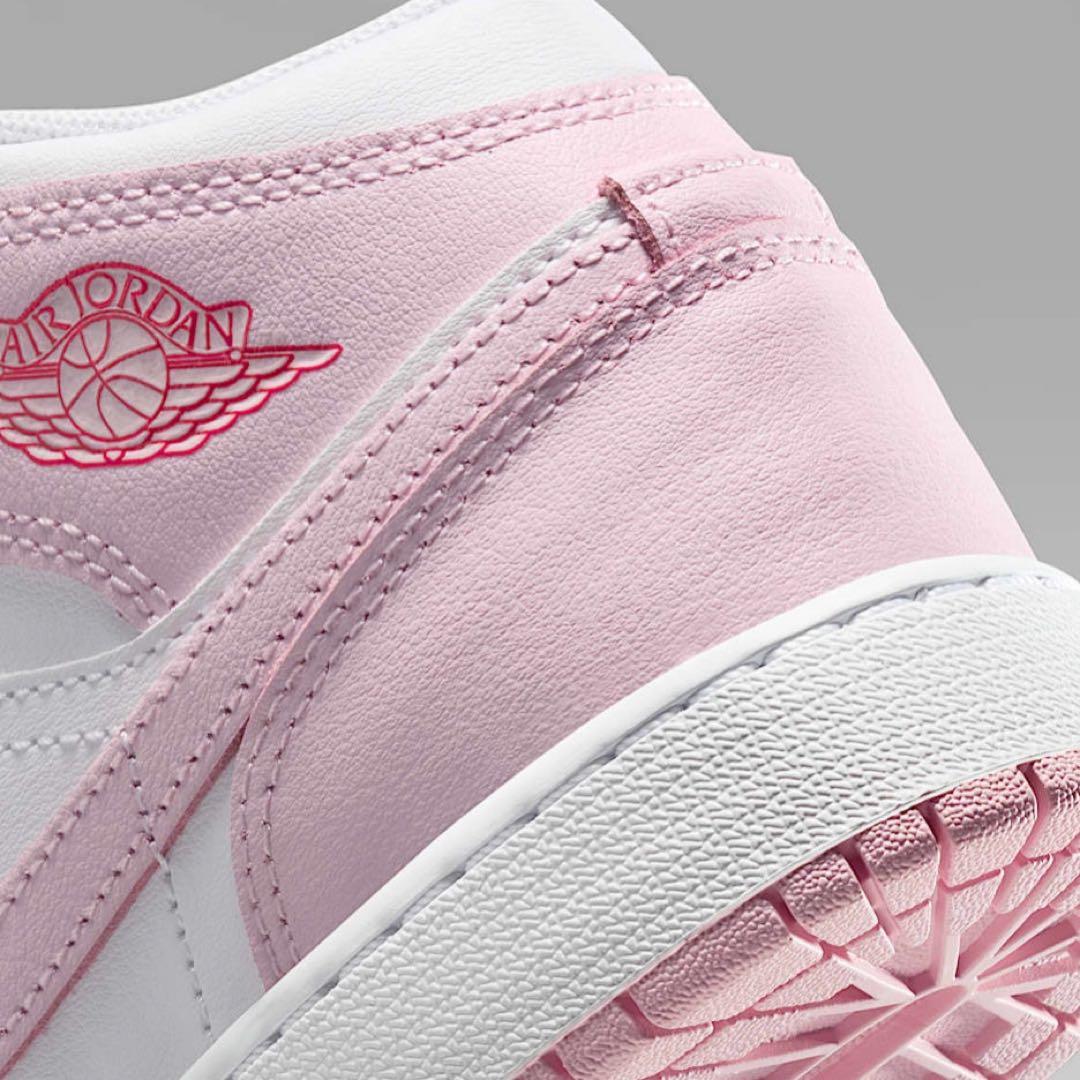 【新品23.5cm】NIKE エアジョーダン１MID GS ピンク/レッド