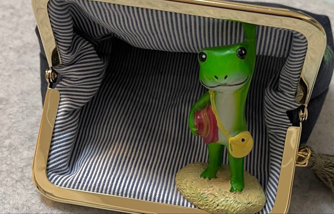 ハンドメイド　手刺繍　がま口ポーチ☆まっちゃんだよです