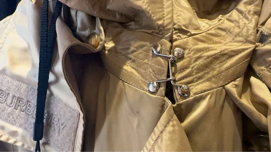 バーバリー　ゴールド トレンチコート ベルト付き
