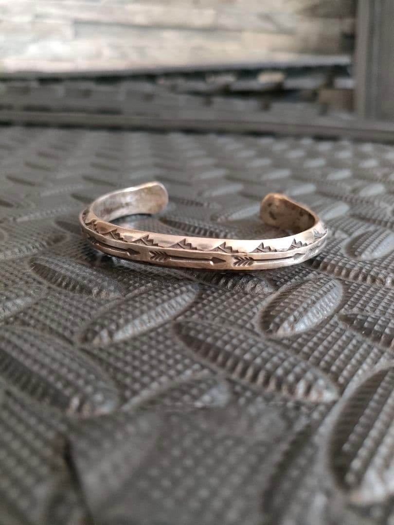 ラッキージョン バングル