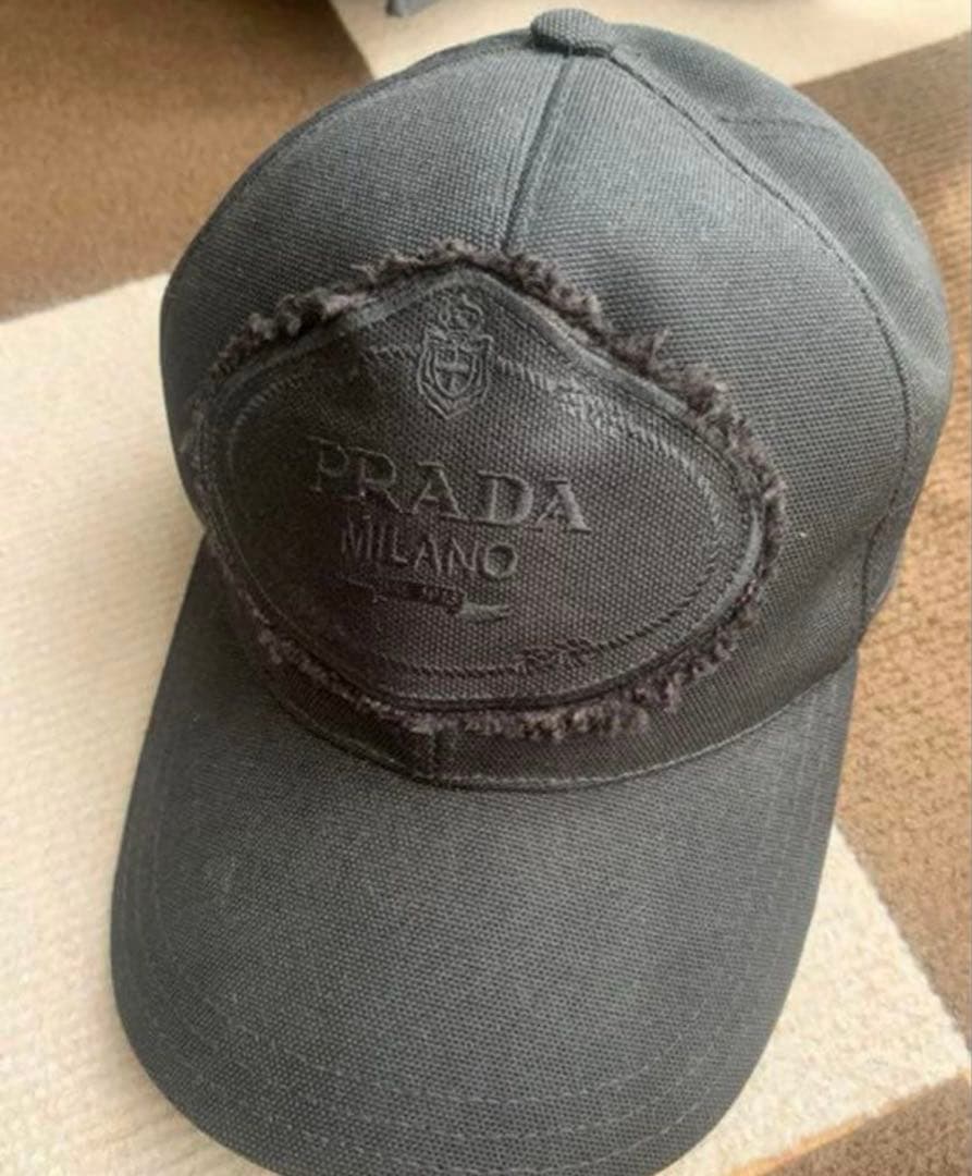 PRADA ブラック キャップ Mサイズ