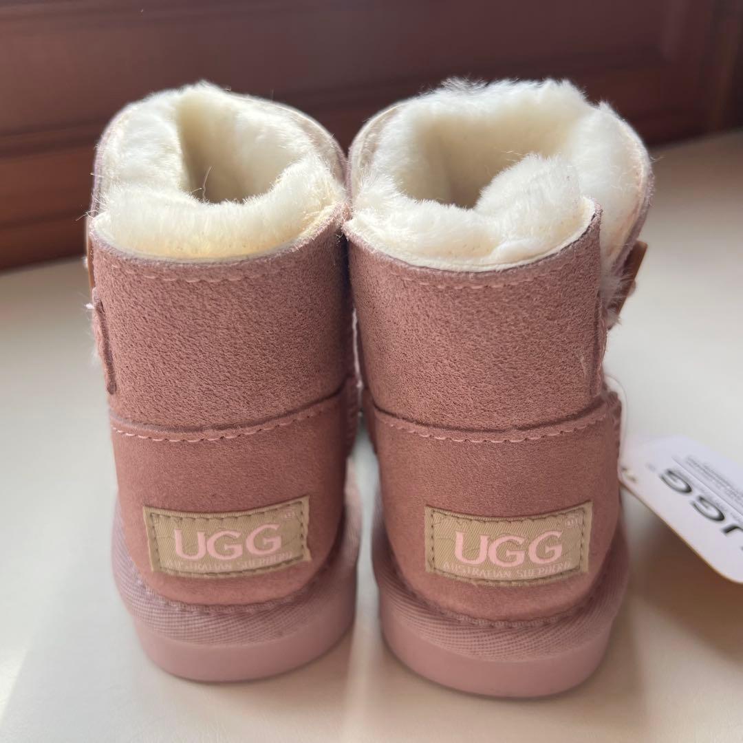 【新品】UGG KIDS ピンク色