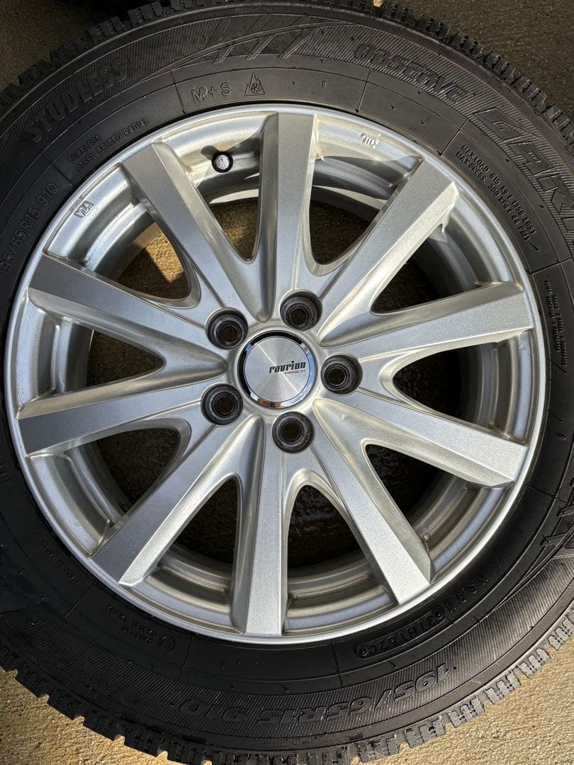 15インチスタッドレスタイヤ、ホイール4本セット