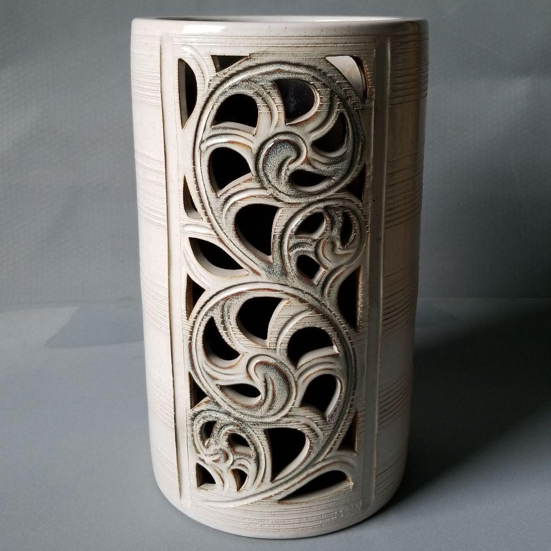 信楽焼傘立て  唐草縦彫り 高さ４６cm