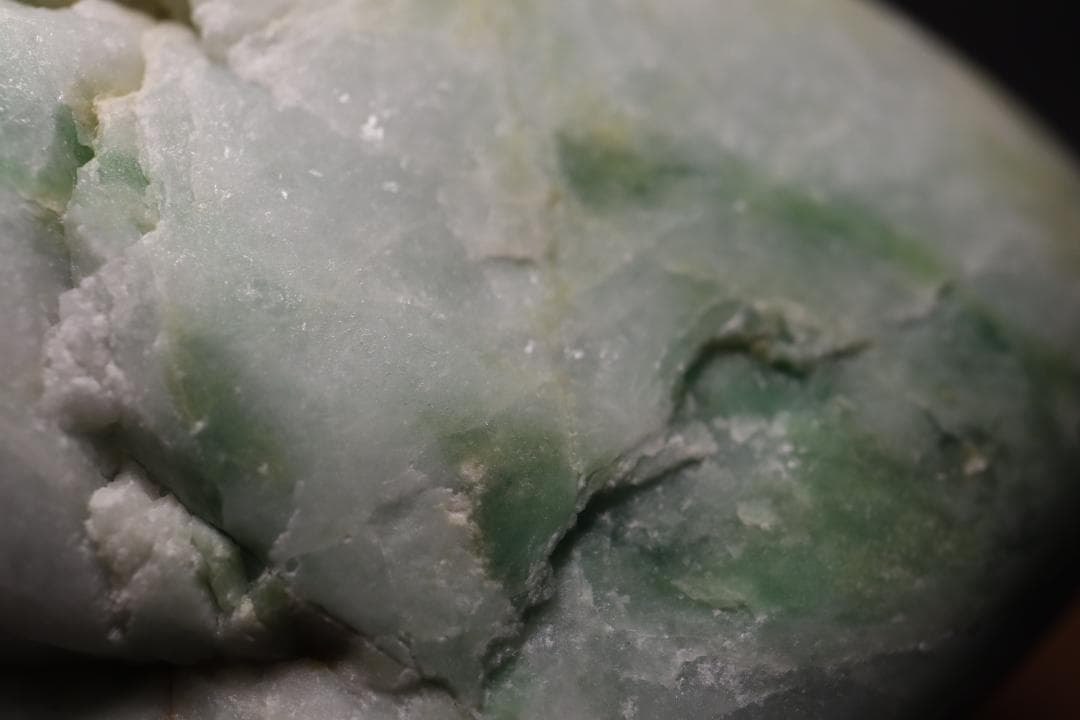 糸魚川翡翠原石【海岸】394g