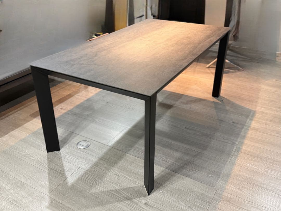 美品　セラミックダイニングテーブル　W1650×D900