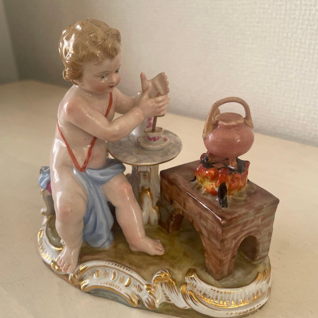 マイセン「ホットチョコレートを作る天使」四大元素:火　19世紀　フィギュリン