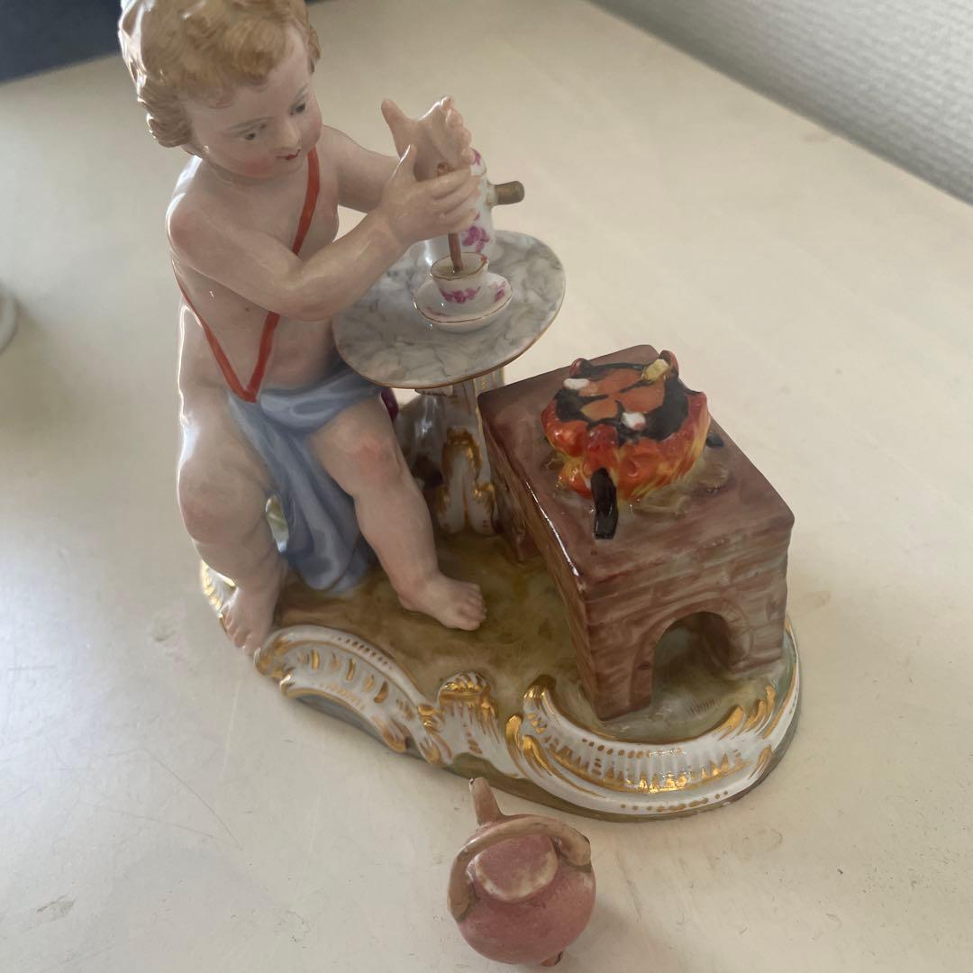 マイセン「ホットチョコレートを作る天使」四大元素:火　19世紀　フィギュリン