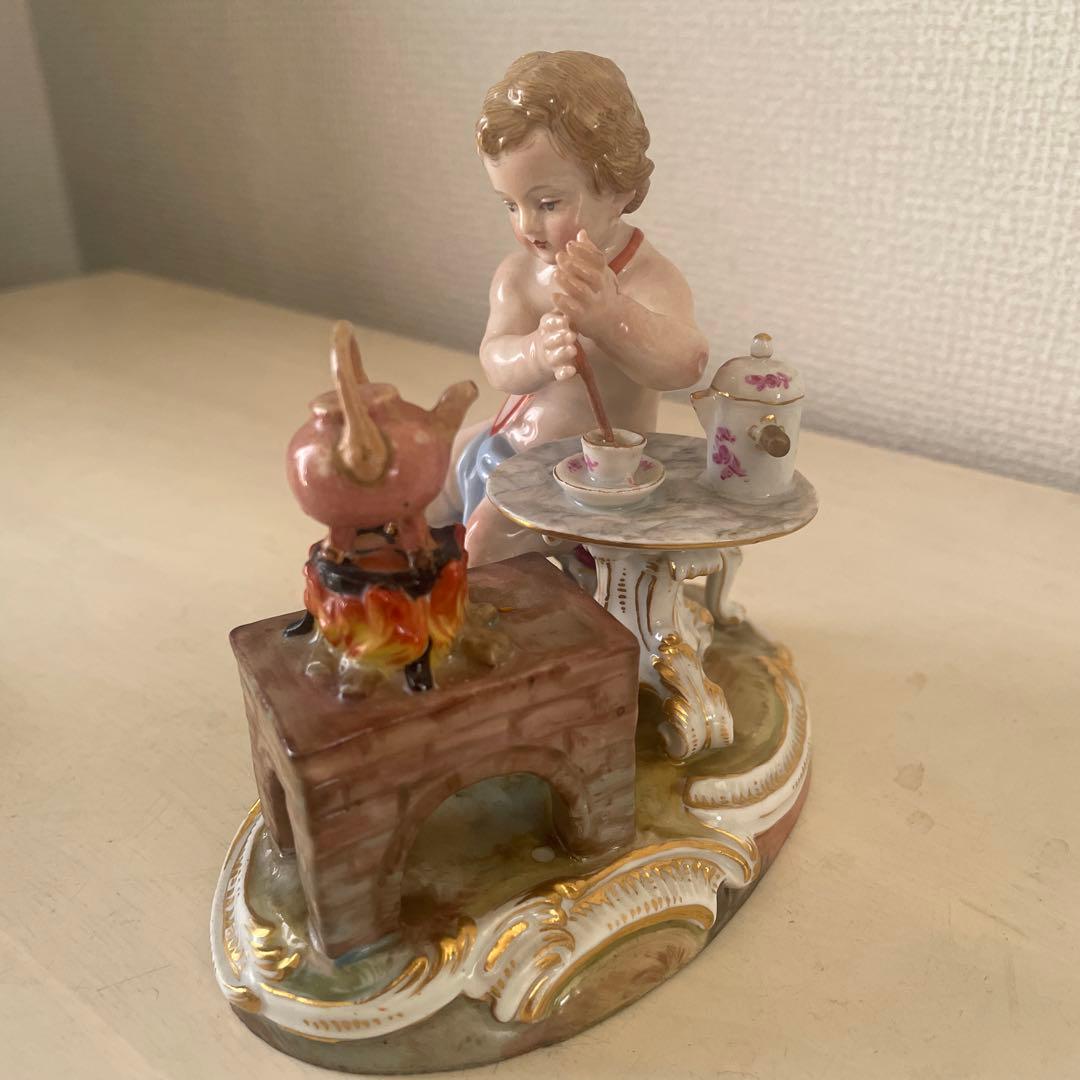 マイセン「ホットチョコレートを作る天使」四大元素:火　19世紀　フィギュリン