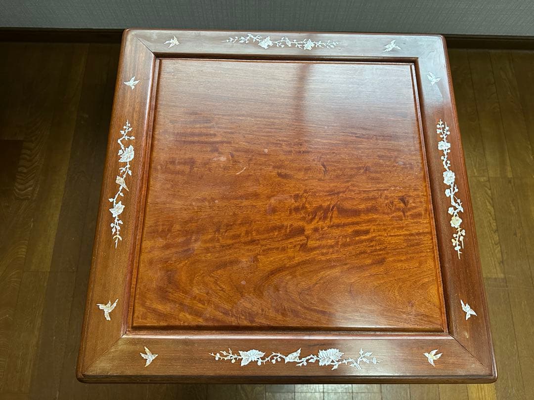 螺鈿入りサイドテーブル(木製彫刻入り)