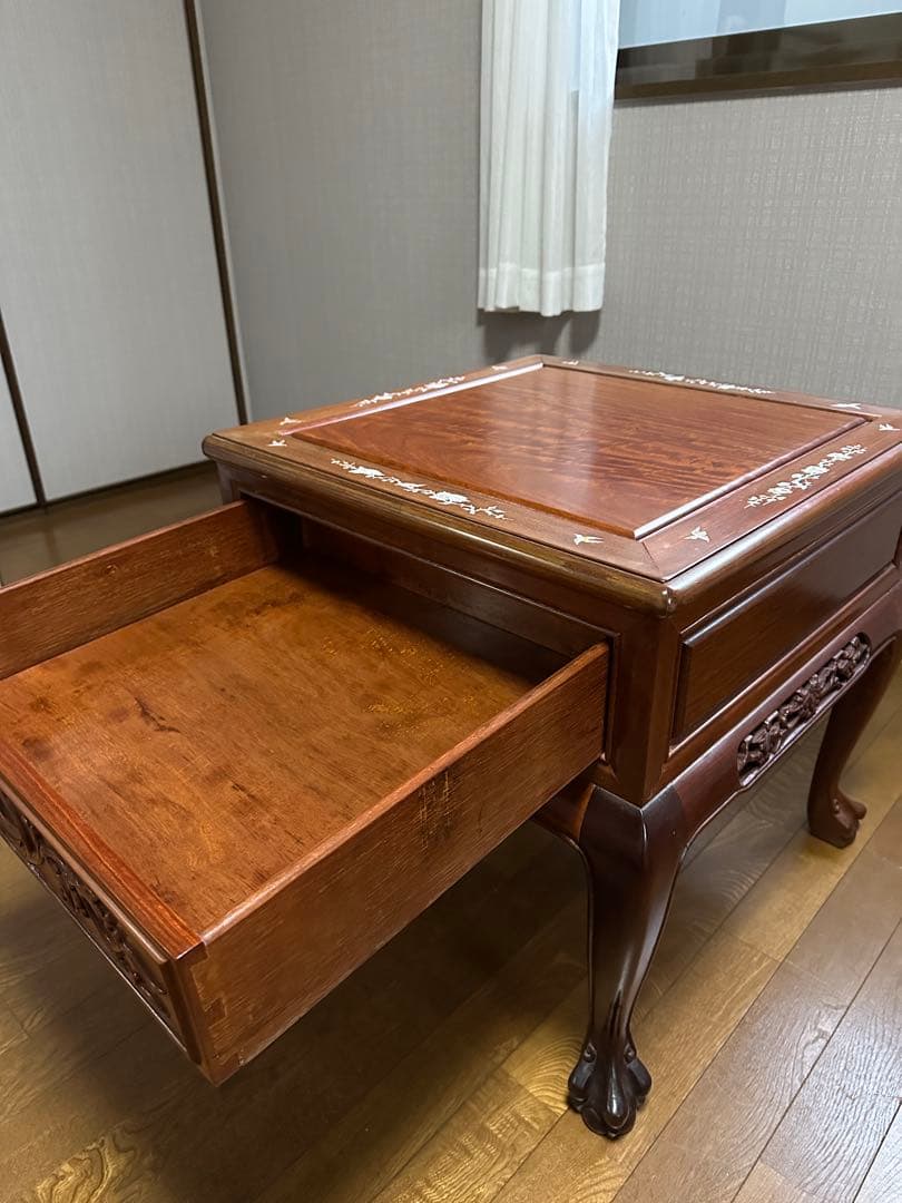 螺鈿入りサイドテーブル(木製彫刻入り)